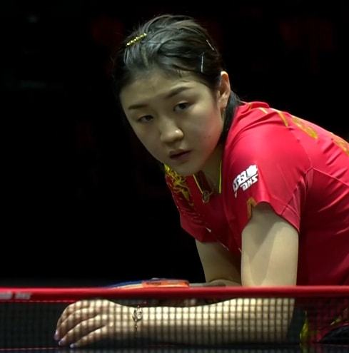 上显得更加 上显得更加