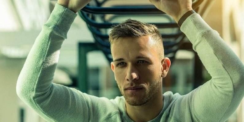 出了巨大贡 出了巨大贡